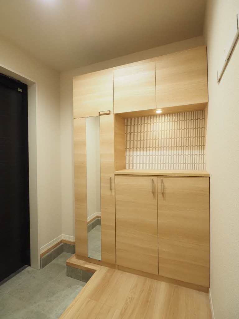 安住屋 四国化成 | アルディ門柱 宅配ボックス付【2024年版】 | 建材サーチ
