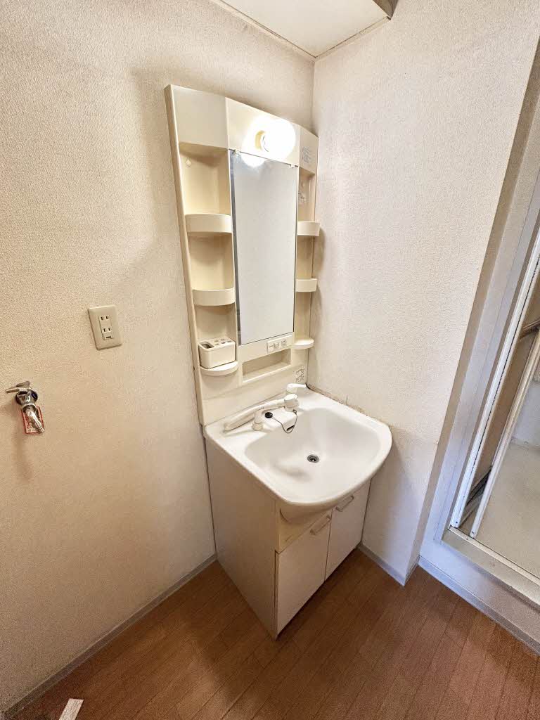 ハローキティ館 A0202号-8