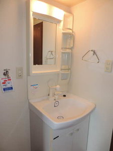 ファミーユ島町　Ｂ棟　＊＊ B0101号-4