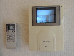 ファミーユ島町　Ｂ棟　＊＊ B0101号-8