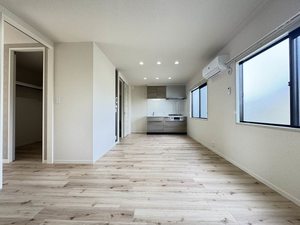 レ・シャルマントメゾン B棟 B0101号-1