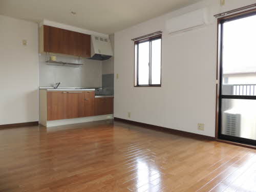 ファミーユ島町　Ｂ棟　＊＊ B0101号-2