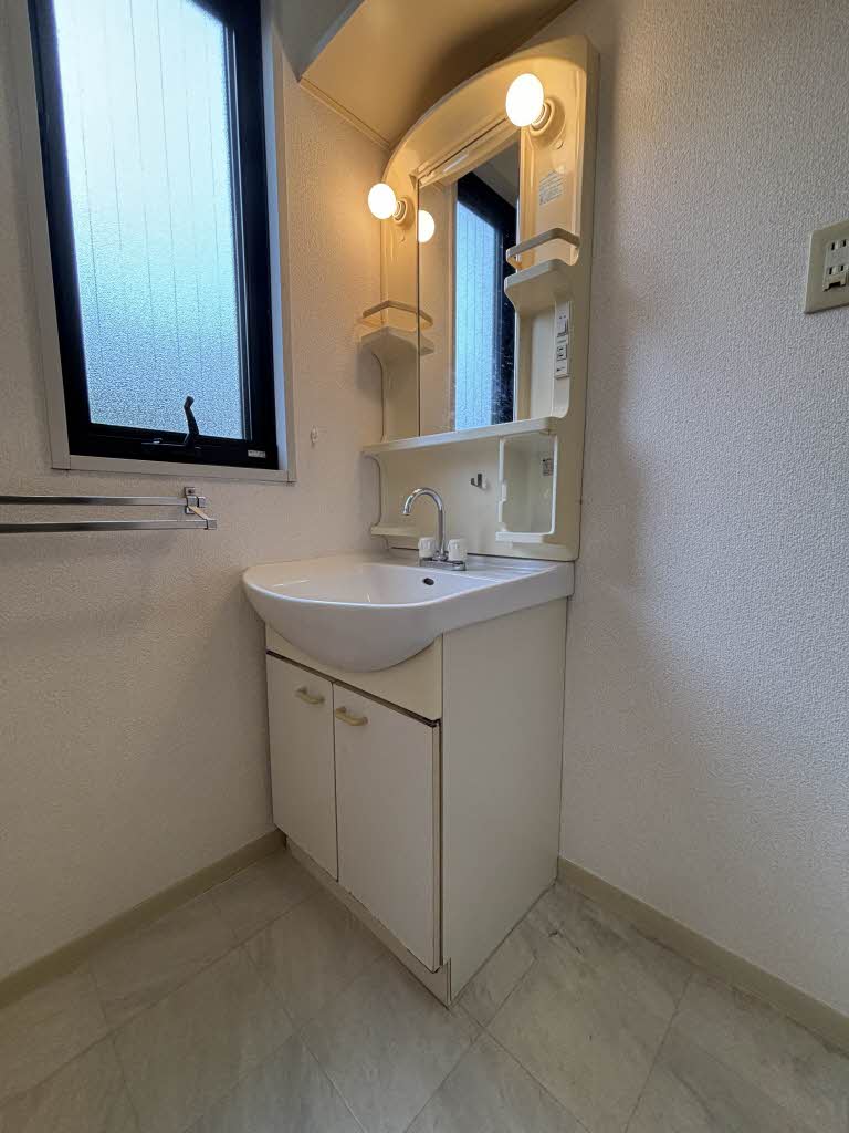 フォーレスＳ　Ｂ棟　＊ B0102号-3