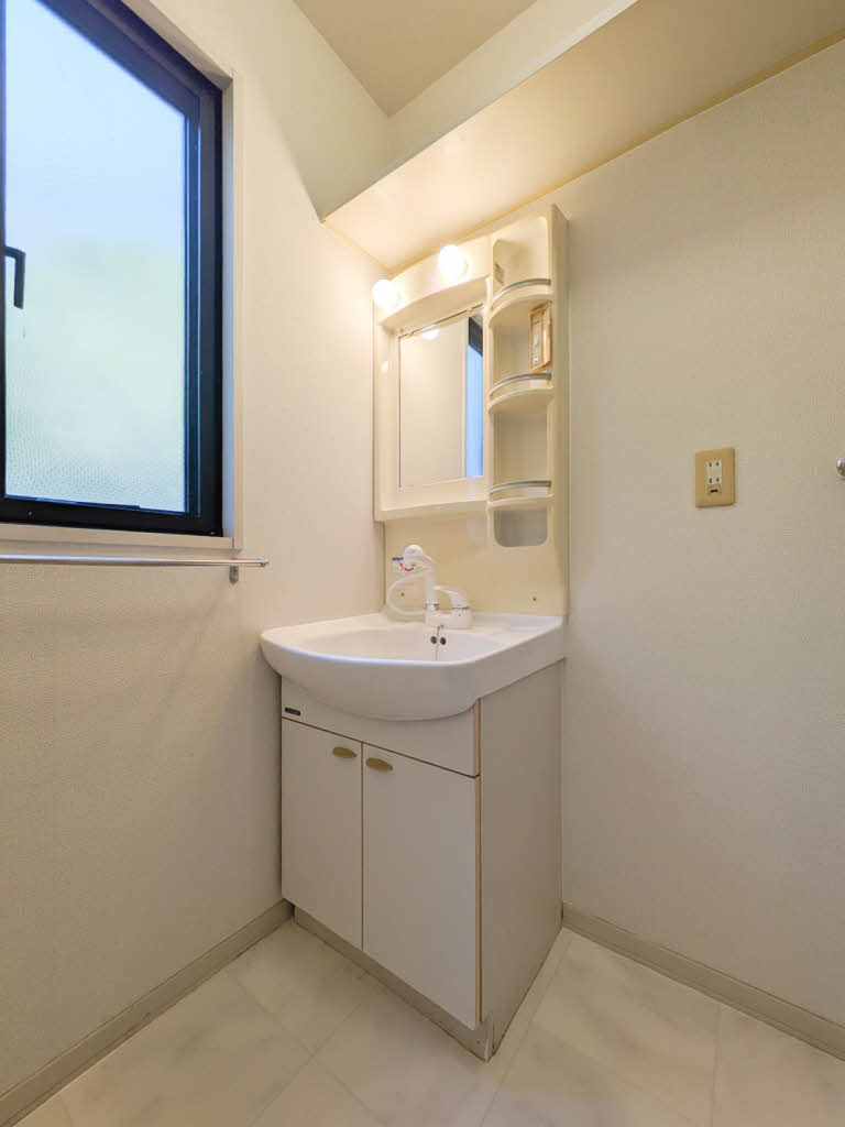 フォーレス華　Ｂ棟　＊＊ B0102号-7