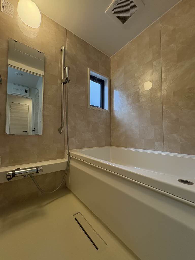 フローラル　Ｂ棟　＊＊ B0101号-8