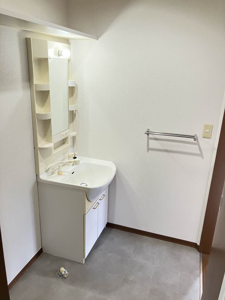 メゾン　リヴィエール　Ｂ棟　＊ B0202号-8