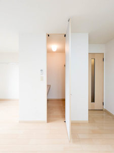 ラビアンローズⅢ　Ｂ棟　＊＊ B0102号-5