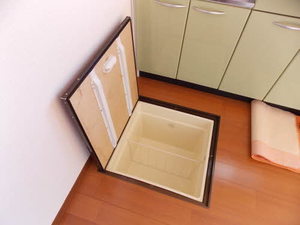 サニーコート本城　＊＊　Ｂ棟 B0102号-9