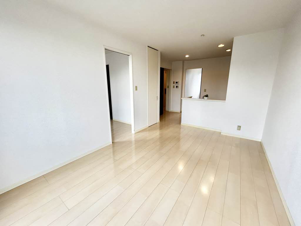 ラ　シエロ　Ｃ棟　＊＊ C0203号-2