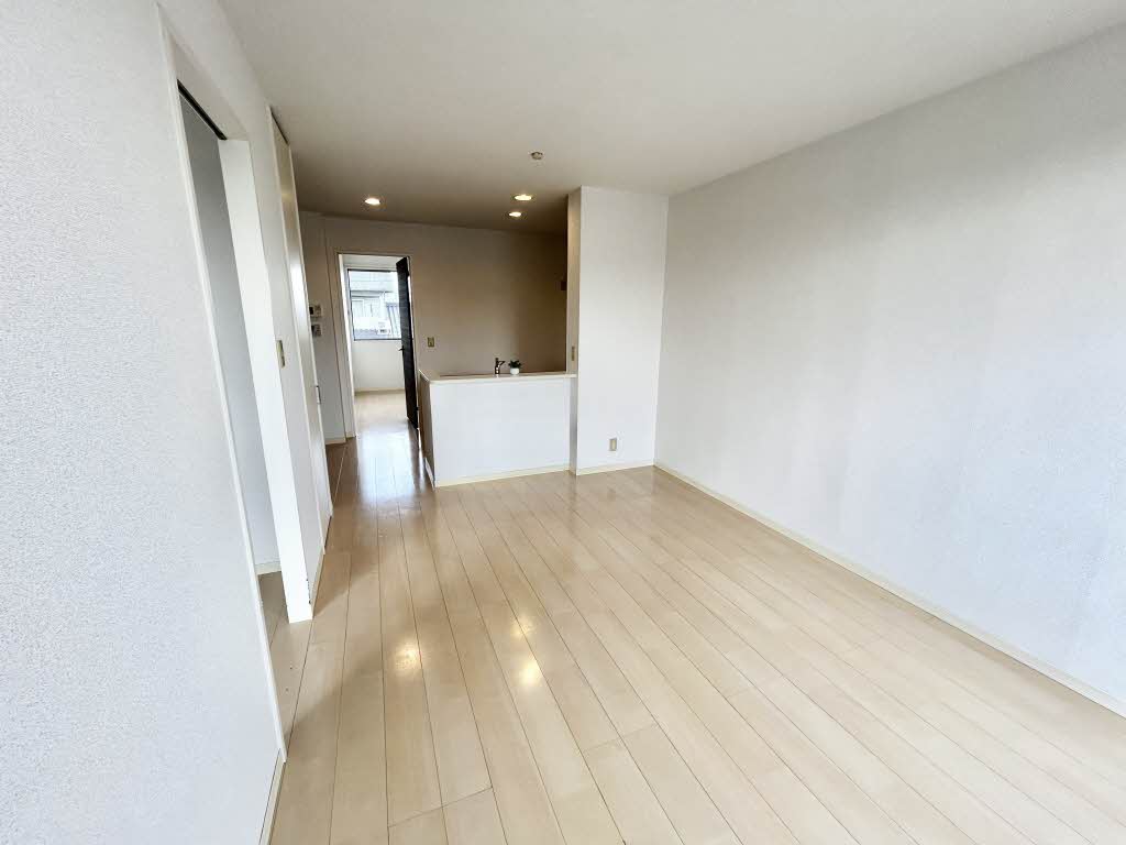 ラ　シエロ　Ｃ棟　＊＊ C0203号-3