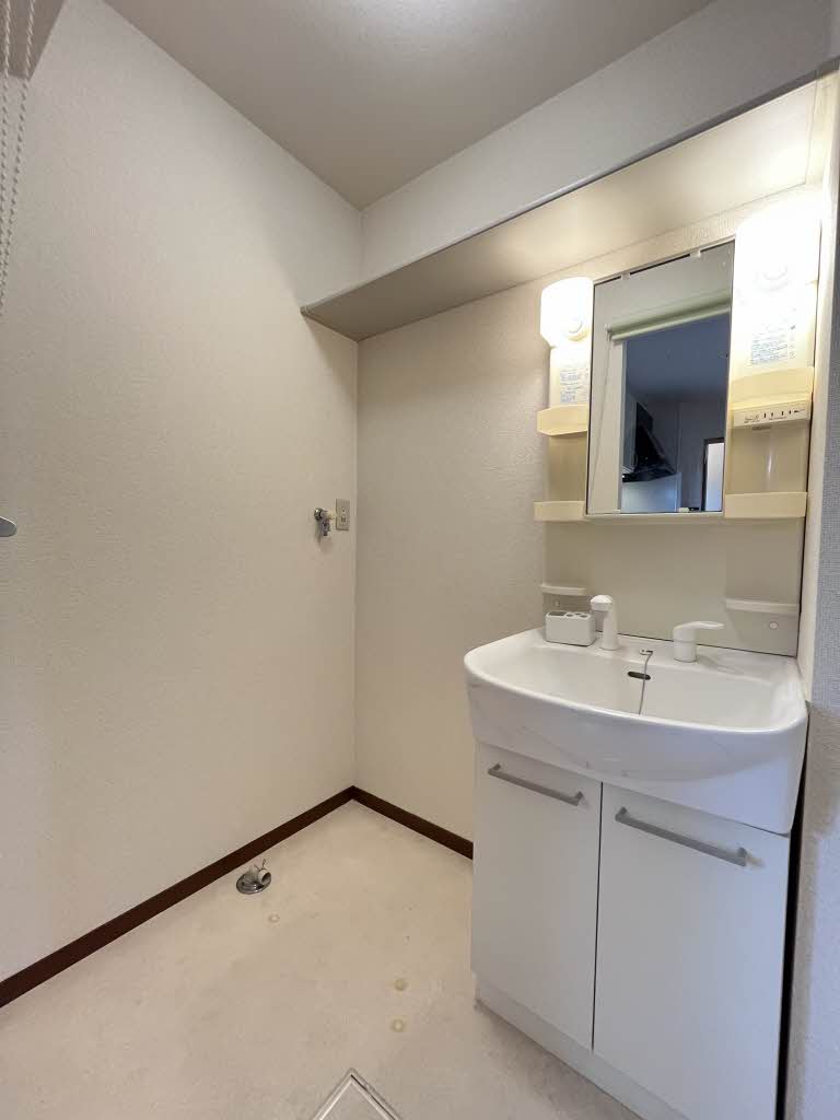 シャイニー・ウイング　Ｂ棟　＊＊ B0102号-6