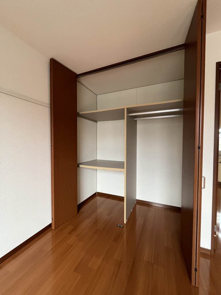 シャイニー・ウイング　Ｂ棟　＊＊ B0102号-8