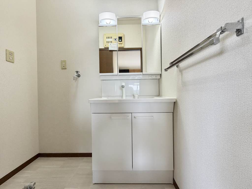 ホルサムコート　Ｂ棟　＊＊ B0201号-5