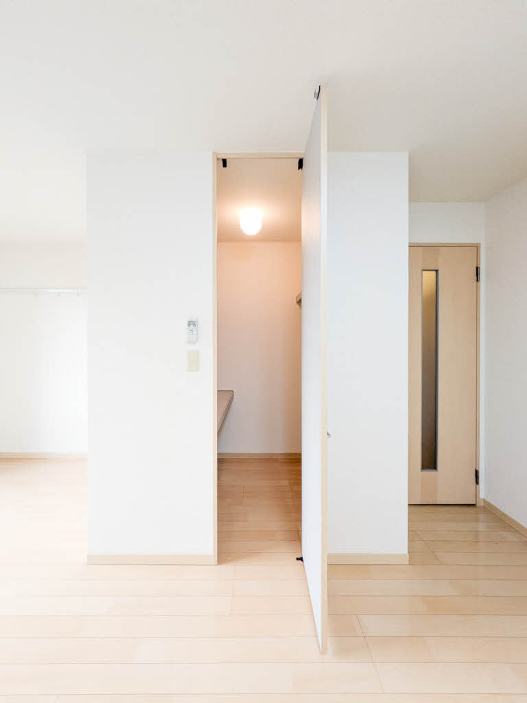 ラビアンローズⅢ　Ｂ棟　＊＊ B0102号-5