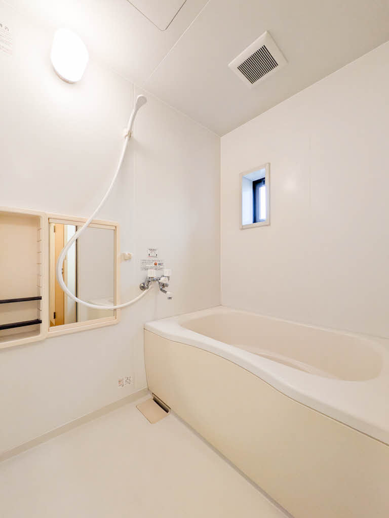 ラビアンローズⅢ　Ｂ棟　＊＊ B0102号-7