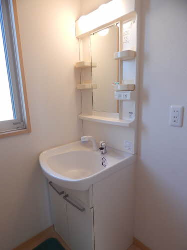 コスモスハウス・Ｓ　Ｂ棟　＊＊ B0102号-3