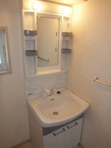 プレミール B棟 B0201号-3