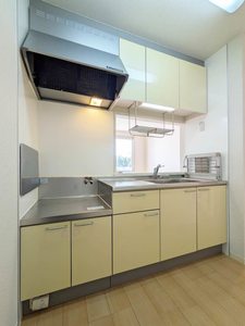 サンリッチ　Ｆ棟　＊＊ F0203号-3