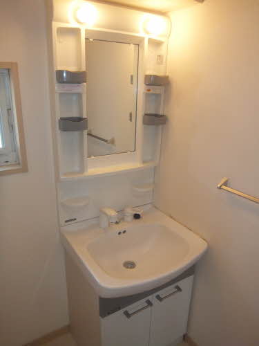 プレミール B棟 B0201号-3