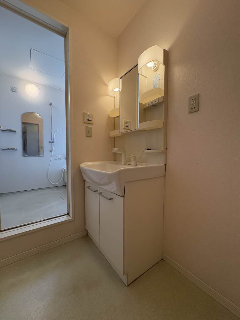 ウエストガーデン　＊＊ A0203号-8