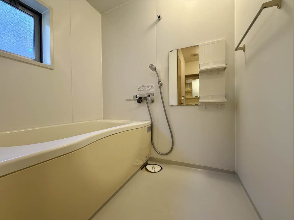 アラモアナ　Ｂ棟　＊＊ B0104号-4