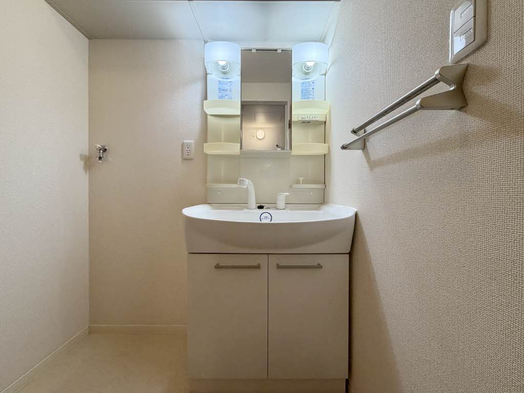 アラモアナ　Ｂ棟　＊＊ B0104号-5