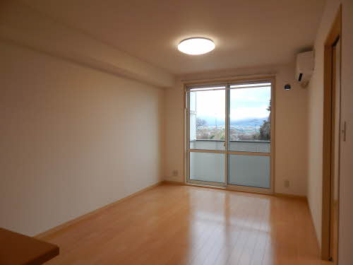 シャーメゾン空港南　Ｄ棟　＊＊ D0203号-2