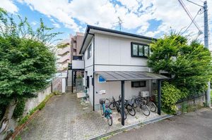 ヴィラ・アズール 202号-1