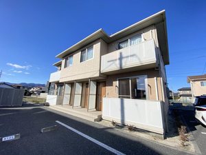 シャーメゾン　西殿 A102号-1