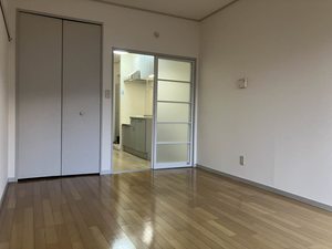 ヴィラ・アズール 102号-2