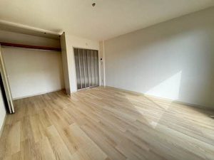 イーストパレスD 101号-2