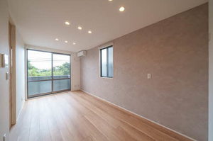 ルクエンス春日 102号-1