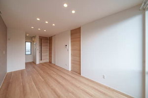 ルクエンス春日 102号-2