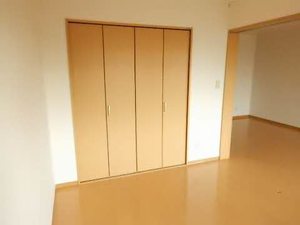 ファミーユ　さつき 302号-10