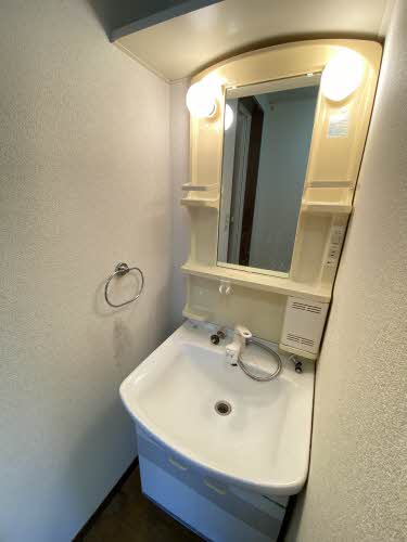 ファミーユ燕沢 202号-8