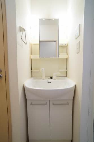 メゾン・トロワヌー 202号-8