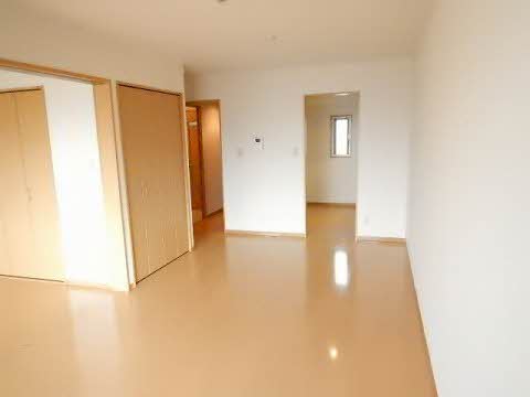 ファミーユ　さつき 302号-8