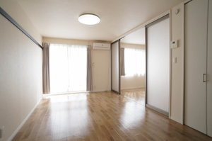 クリスタルガ－デン 102号-1