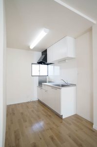 クリスタルガ－デン 102号-3