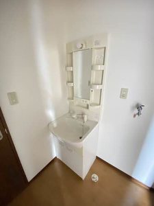 ヴィラ・クラシオンB 201号-5