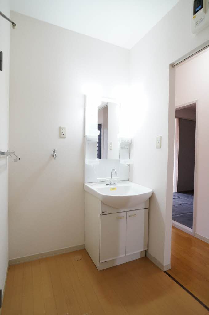 エターナルタウン D 201号-8