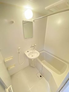 リンバ・イスタナ 202号-4