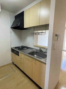 シャーメゾン津志田 102号-3