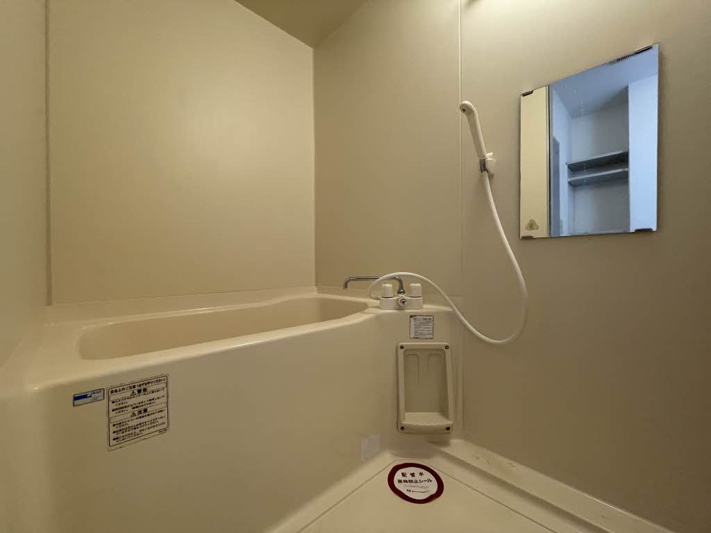 クリスタル・ガーデン D 101号-4