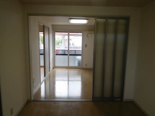 ウィスタリア東通 201号-4