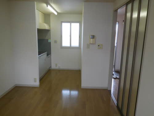 ウィスタリア東通 201号-5