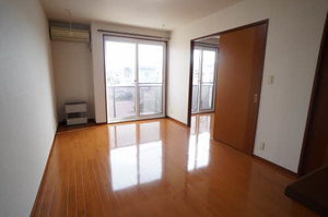 シャーメゾンメイD 201号-3