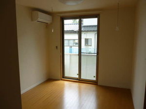 シャーメゾン　西殿 B102号-3