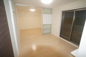 シャーメゾン日の出町 302号-8