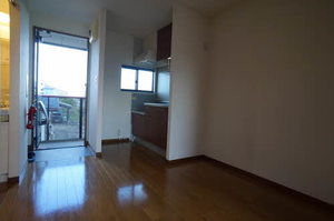 ハイツ・イ－スト 203号-3